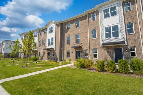 1056 E Oakton St, Des Plaines, IL 60018 photo 2
