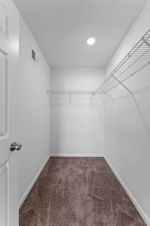 1056 E Oakton St, Des Plaines, IL 60018 photo 9