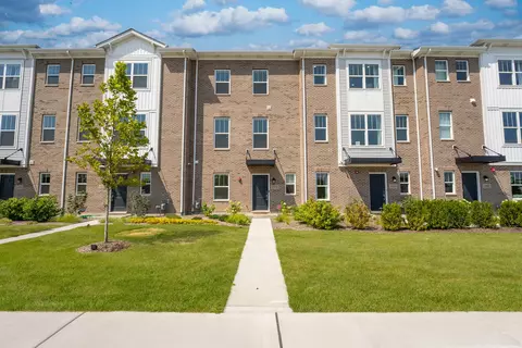 1056 E Oakton St, Des Plaines, IL 60018 photo 3