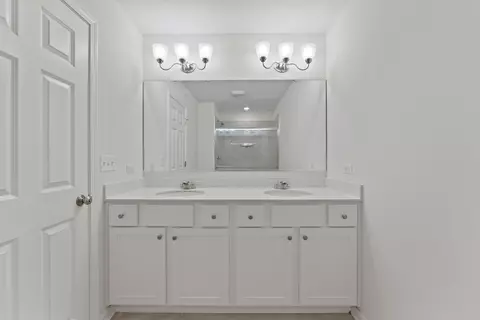 1056 E Oakton St, Des Plaines, IL 60018 photo 10