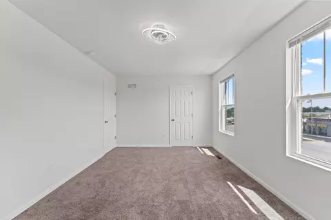 1056 E Oakton St, Des Plaines, IL 60018 photo 6