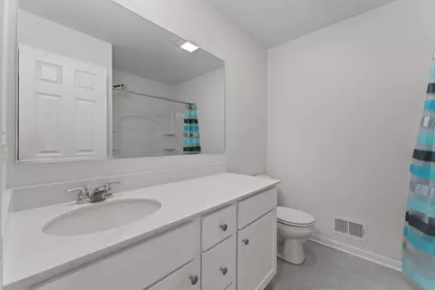 1056 E Oakton St, Des Plaines, IL 60018 photo 7