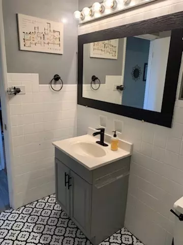 Bath - 10741 S Pulaski Rd #3D, Chicago, IL 60655 photo 1 of 2