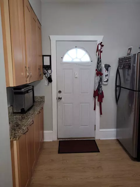 Entry Way - 423 E Chicago St #B, Elgin, IL 60120 photo 2 of 2