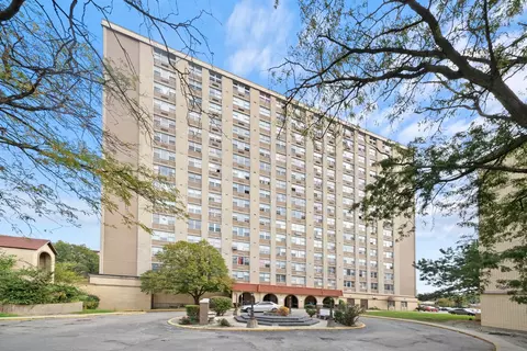 4315 W 76th St #403, Chicago, IL 60652