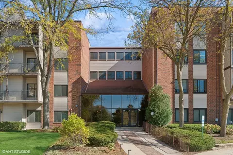 3030 Pheasant Creek Dr #306, Northbrook, IL 60062