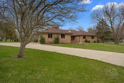 1308 Matanuska Trl, Mchenry, IL 60050 photo 2