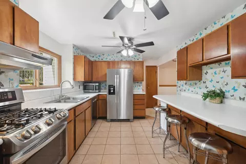 2807 Sun Valley Dr, Cary, IL 60013 photo 2