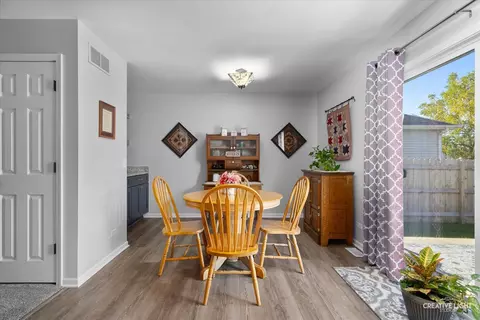790 Cheyenne Ln, Elgin, IL 60123 photo 8