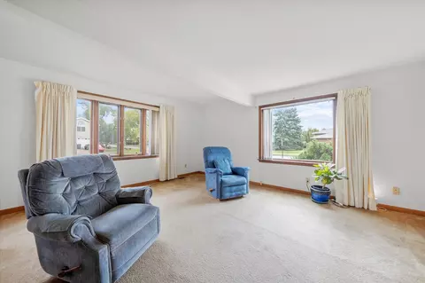 Living - 7246 S Oketo Ave, Bridgeview, IL 60455 photo 3 of 3