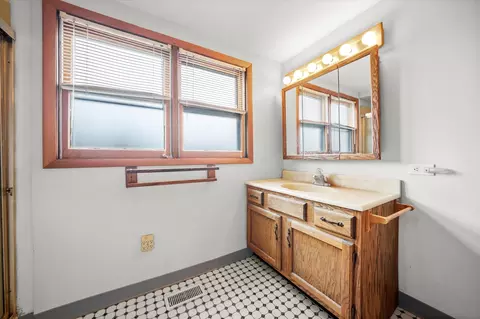 Bath - 7246 S Oketo Ave, Bridgeview, IL 60455 photo 2 of 2