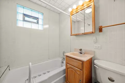 Bath - 7246 S Oketo Ave, Bridgeview, IL 60455 photo 1 of 2