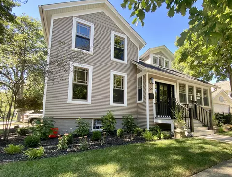 104 N Benton St, Palatine, IL 60067
