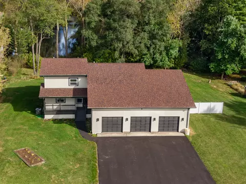 855 Tiffany Rd, Antioch, IL 60002