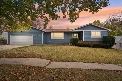 820 Oak Manor Dr, Marengo, IL 60152