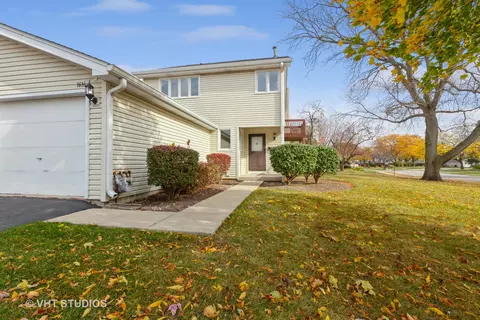 1616 Prestwick Dr, Naperville, IL 60563