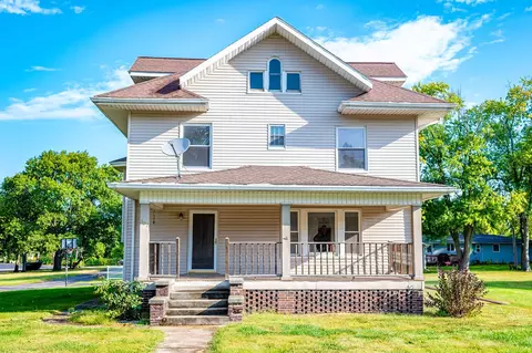 307 W Randolph St, Heyworth, IL 61745