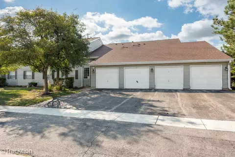 109 Gant Cir #G, Streamwood, IL 60107