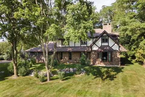 27941 W Lakeview Dr N, Lake Barrington, IL 60084