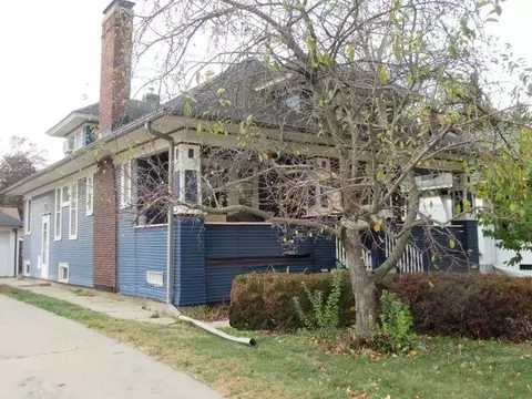 18 N Du Bois Ave, Elgin, IL 60123