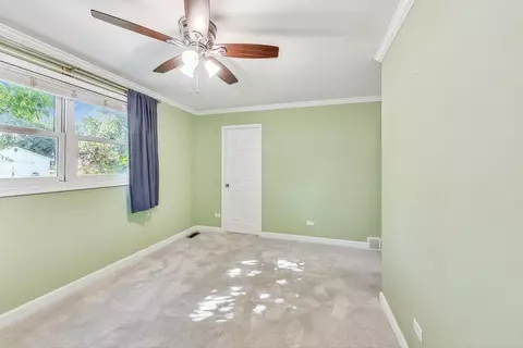 Bedroom - 2100 Crane Ct, Rolling Meadows, IL 60008 photo 3 of 9
