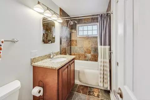 Bath - 2100 Crane Ct, Rolling Meadows, IL 60008 photo 5 of 5