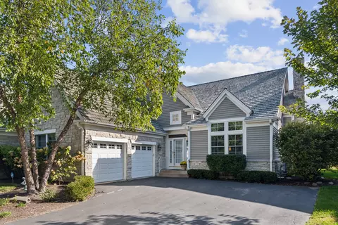 175 S Danbury Ct, Lake Forest, IL 60045