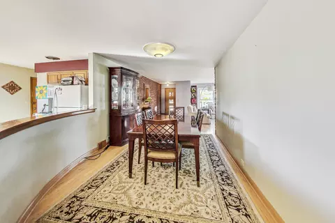 921 E Villa Dr, Des Plaines, IL 60016 photo 10