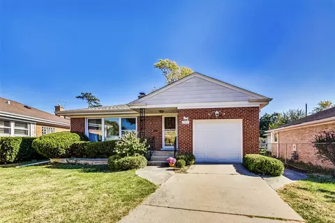 921 E Villa Dr, Des Plaines, IL 60016 photo 2