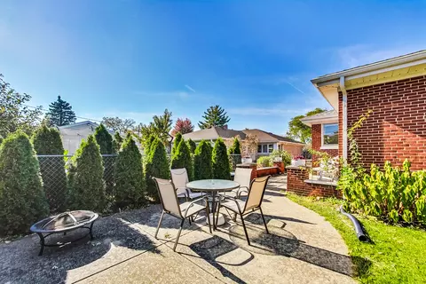 921 E Villa Dr, Des Plaines, IL 60016 photo 45