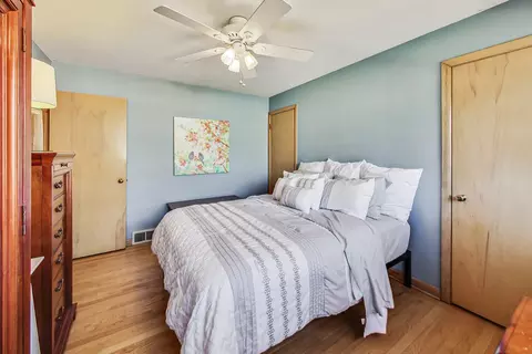 921 E Villa Dr, Des Plaines, IL 60016 photo 21