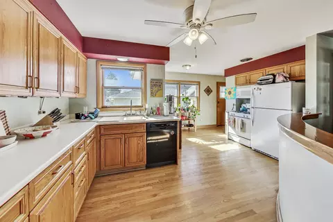 921 E Villa Dr, Des Plaines, IL 60016 photo 11