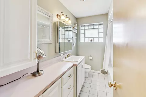 921 E Villa Dr, Des Plaines, IL 60016 photo 22