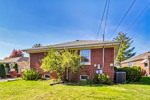 921 E Villa Dr, Des Plaines, IL 60016 photo 37