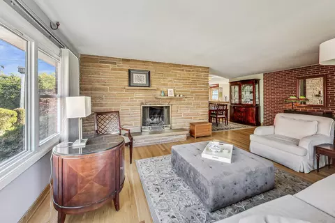921 E Villa Dr, Des Plaines, IL 60016 photo 9