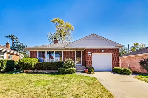 921 E Villa Dr, Des Plaines, IL 60016