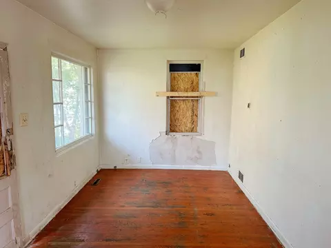 Living - 536 N Kennedy Dr, Kankakee, IL 60901 photo 2 of 2