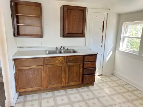 Kitchen - 536 N Kennedy Dr, Kankakee, IL 60901 photo 2 of 5