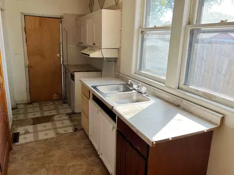 Kitchen - 536 N Kennedy Dr, Kankakee, IL 60901 photo 4 of 5