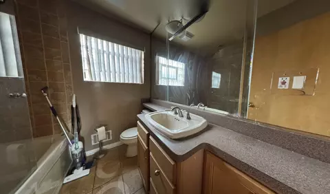 Bath - 200 E 87th St, Chicago, IL 60619 photo 1 of 2