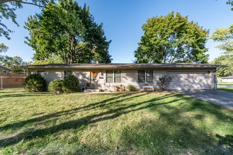 18416 W Woodland Ter, Gurnee, IL 60031