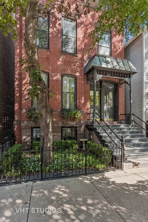 228 W Saint Paul Ave #1, Chicago, IL 60614