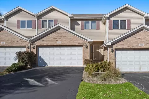 220 Conley Dr, Elburn, IL 60119