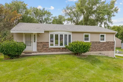 23 Lake Dr, Lake In The Hills, IL 60156