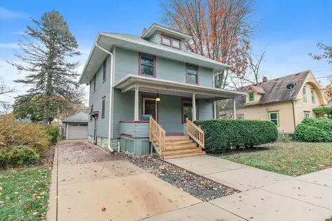 163 Orchard St, Elgin, IL 60123