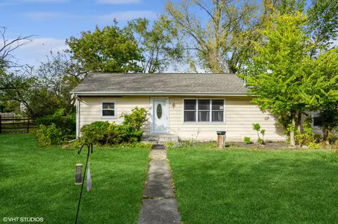 3230 Thornberry Ln, Glenview, IL 60025