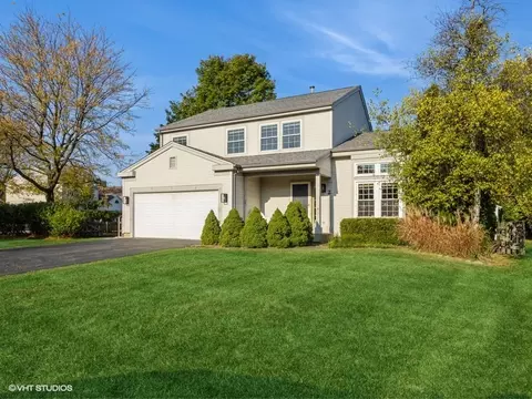 2 Waterbury Ct, Lake Zurich, IL 60047