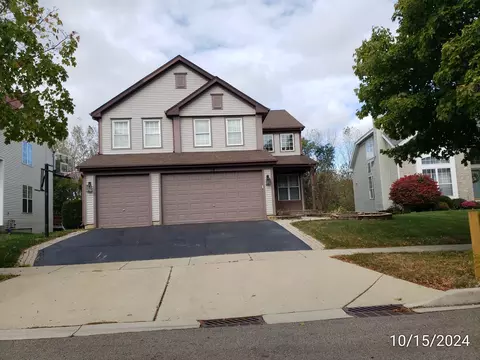18 Clover Cir, Streamwood, IL 60107