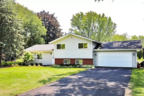 28 W165 87th St, Naperville, IL 60564