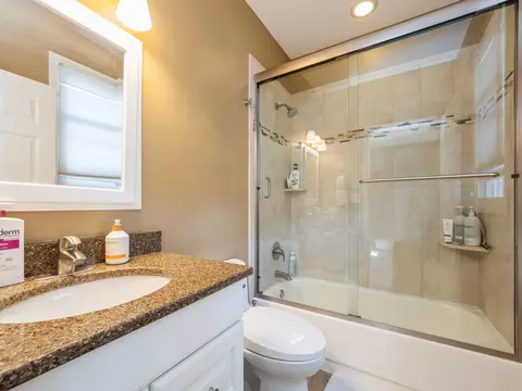 Bath - 45 W Johnson St, Palatine, IL 60067 photo 2 of 3